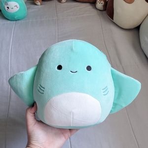 Maggie the stingray squishmallow 8"